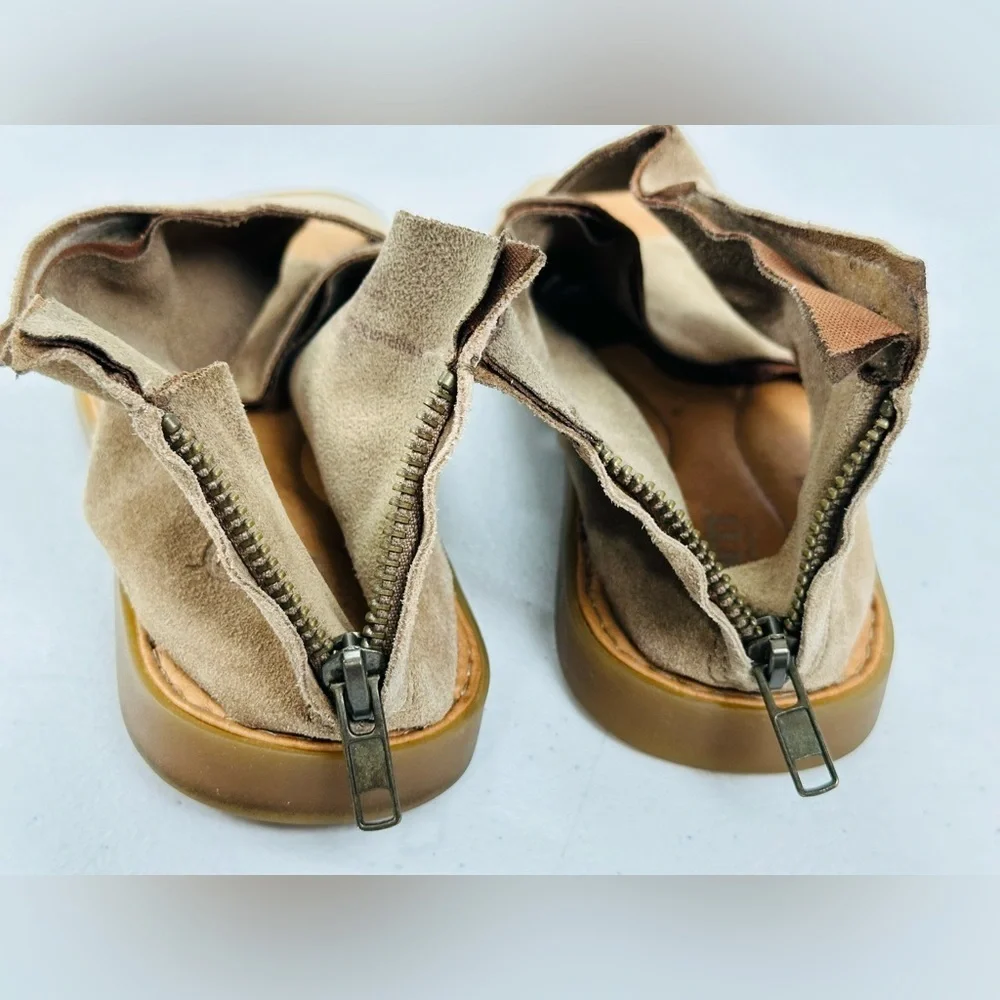 Born Iwa Taupe Suede Sandal *FLAWED